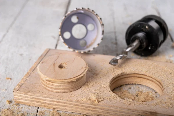 AUGER BIT VS HOLE SAW