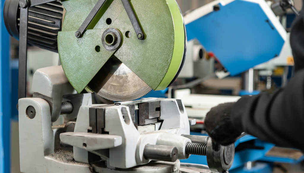 will diamond blade cut metal