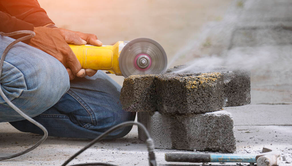Wie schneidet man Beton mit einem Winkelschleifer