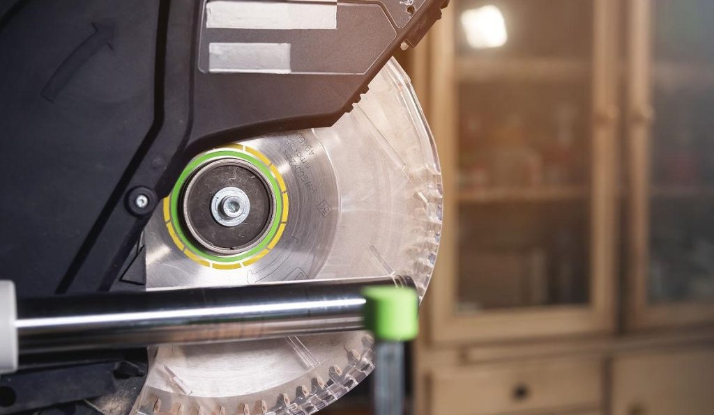 Diamond saw blades are essential tools in industries